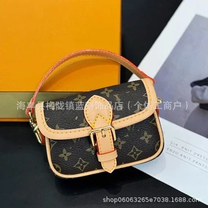 Louis Vuitton Wallets & Card Holders Monogram Mini Coin Purse Keychain product detail image 2