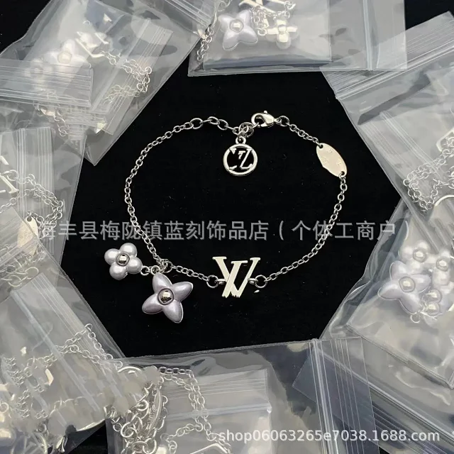 Louis Vuitton Jewelry Monogram Charm Chain Bracelet product detail image 7