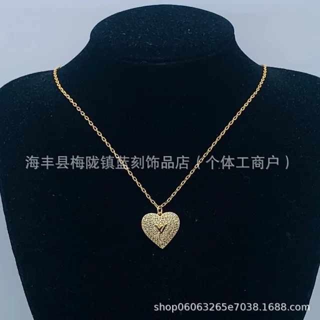 Unbranded Jewelry Gold-Tone Pendant Necklace product detail image 3