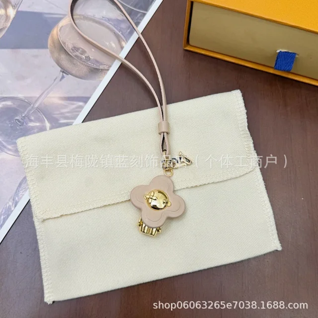Unbranded Uncategorized Airplane and Flower Keychains product detail image 3