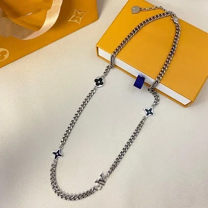 Louis Vuitton Jewelry Monogram Flower Chain product detail image 1