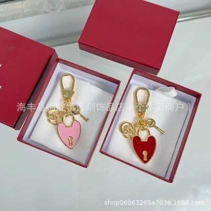 Gucci Padlock Heart Charm Pink Gold-Tone Accessories - 2
