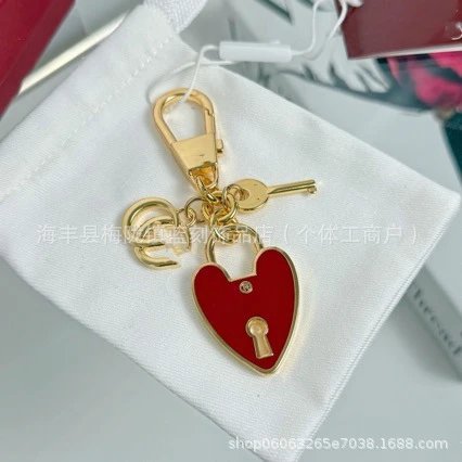 Gucci Padlock Heart Charm Pink Gold-Tone Accessories - 3