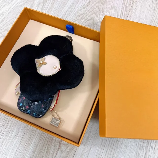 Unbranded Uncategorized Plush flower bag charm keychain with mini handbag pendant product detail image 2