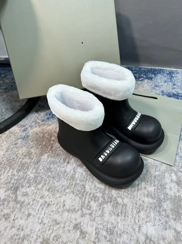Balenciaga Boots Faux-fur-lined short rain with chunky soles product detail image 4