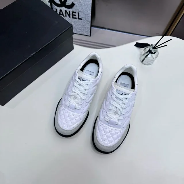 Chanel Sneakers Quilted low-top lace-up product detail image 5