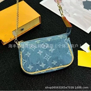 Louis Vuitton Monogram mini bag and pouch variants product detail image 2