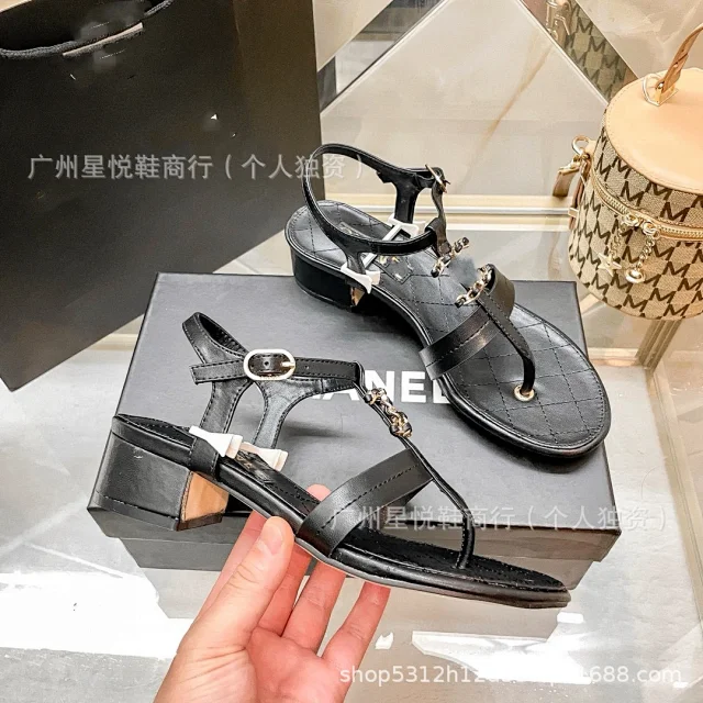 Unbranded Sandals Ankle-Strap Thong with Quilted Footbed and Metal Ornament product detail image 1
