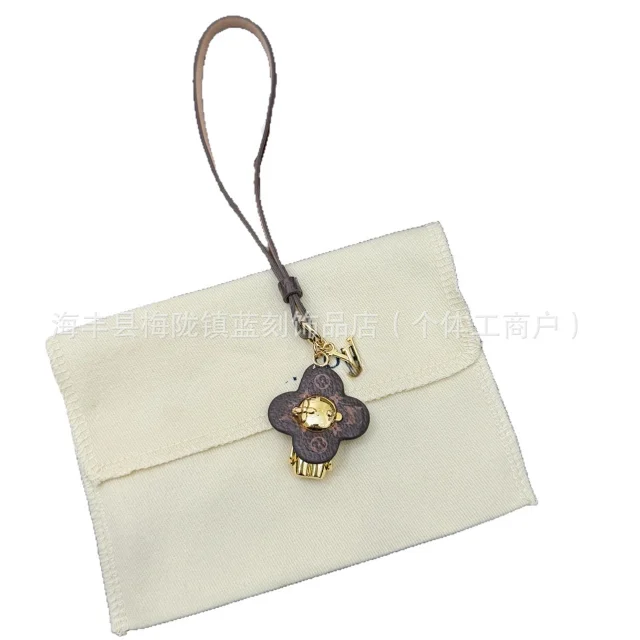 Unbranded Uncategorized Airplane and Flower Keychains product detail image 5