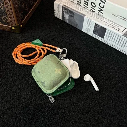 Louis Vuitton Uncategorized Monogram Zip Earbud Case with Lanyard product detail image 4