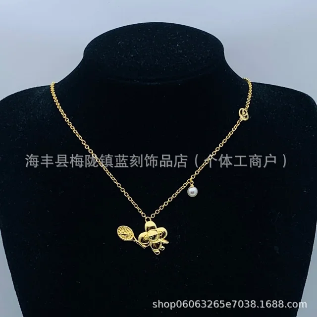 Unbranded Jewelry Gold-Tone Pendant Necklace product detail image 2