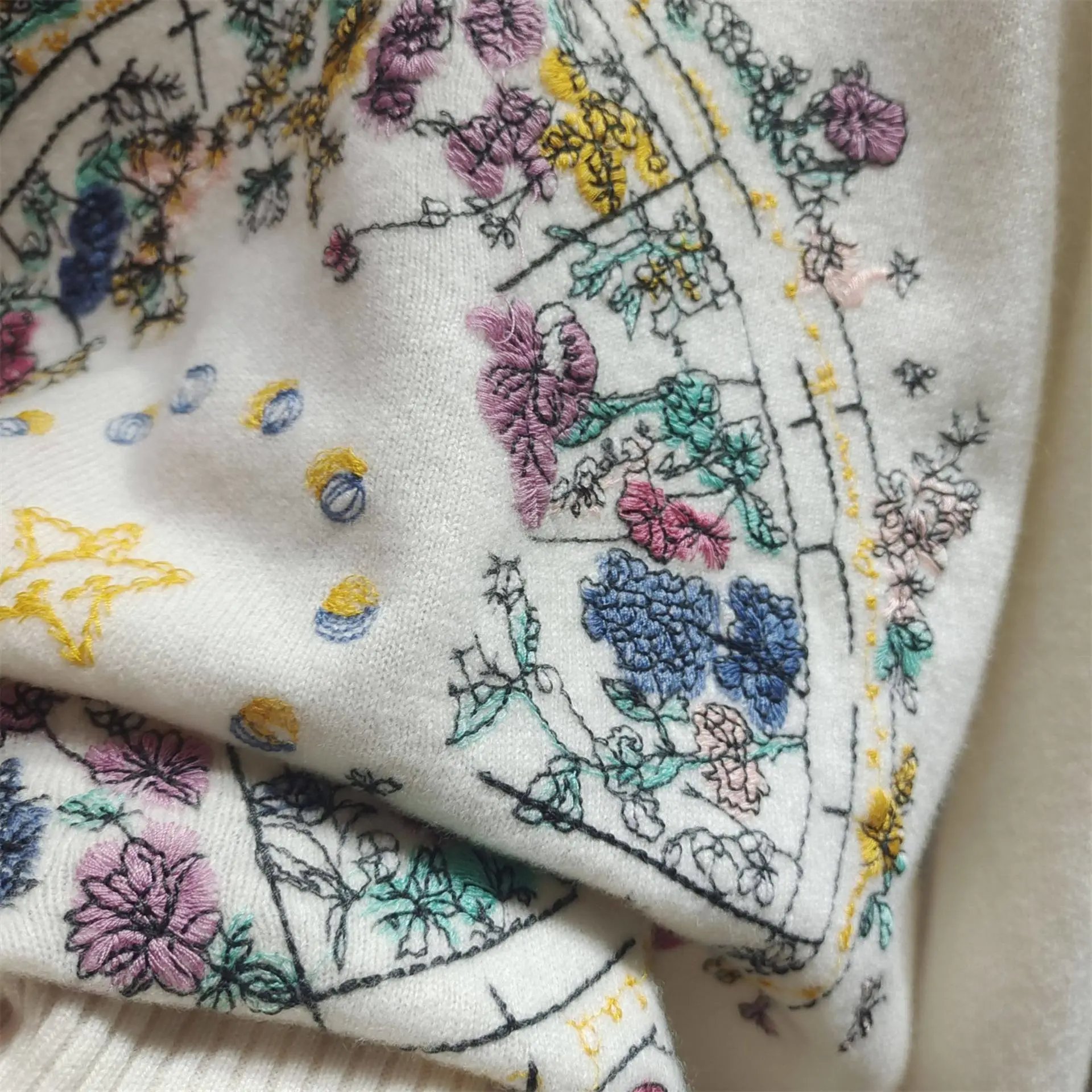 Embroidered Floral Circle Motif White Knit Sweater - 13