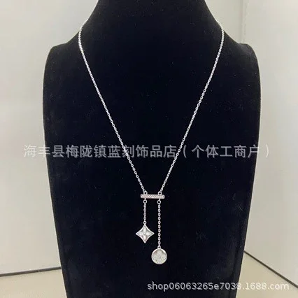 Unbranded Jewelry Star and Round Disc Drop Pendant Necklace product detail image 2