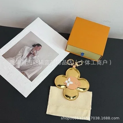 Louis Vuitton Monogram Flower Keychain product detail image 1