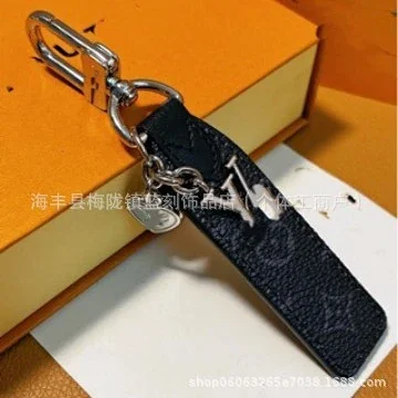 Louis Vuitton Uncategorized Leather Keychain with LV Charm product detail image 3
