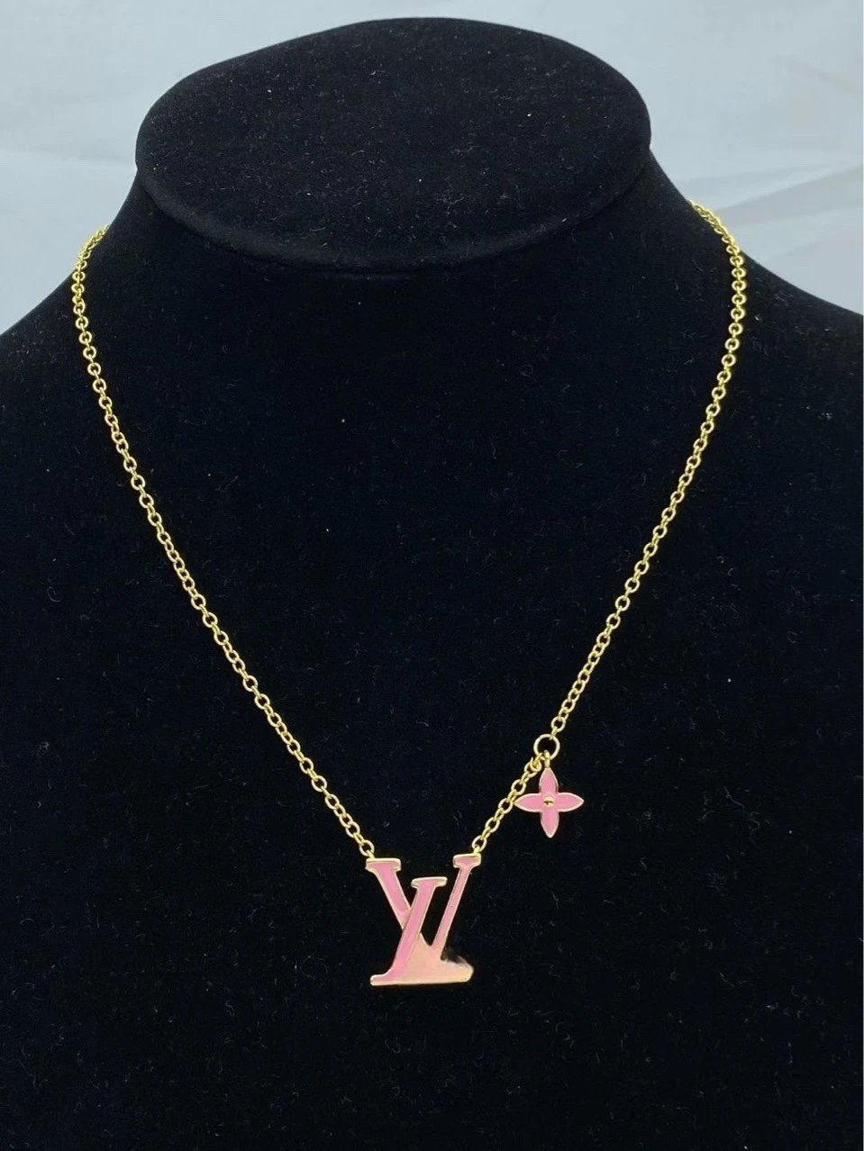 Louis Vuitton LV Flower Pendant Necklace Gold - 5