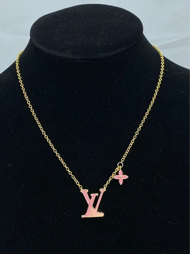 Louis Vuitton Jewelry LV Letter and Four-Petal Flower Pendant Necklace product detail image 4