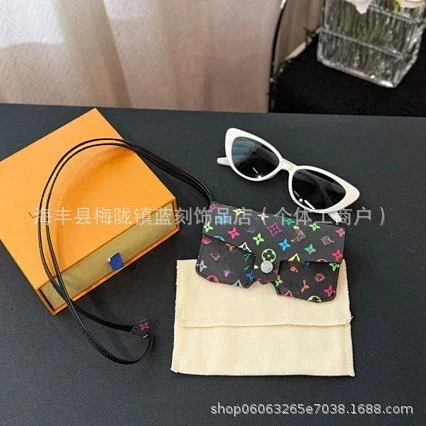 Unbranded Crossbody Bags Printed Eyeglass Pouch with Strap product detail image 4