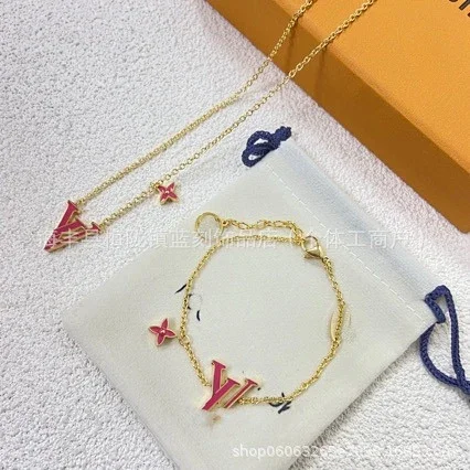 Louis Vuitton Jewelry LV Monogram Pendant Necklace product detail image 4
