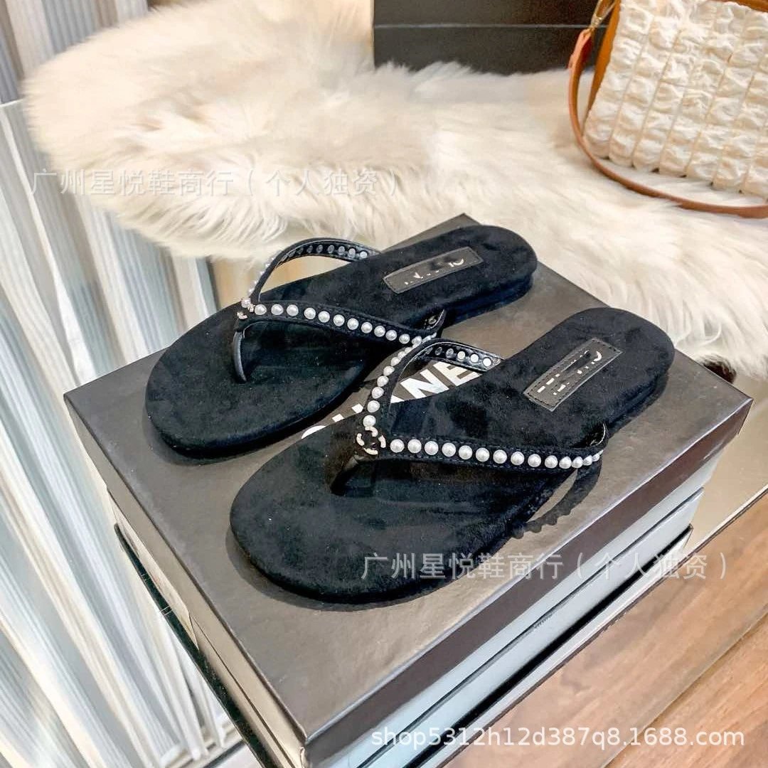 Unbranded Sandals Flat thong with logo-style metal buckle detail image 4