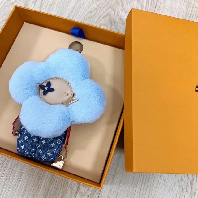 Unbranded Uncategorized Plush flower bag charm keychain with mini handbag pendant product detail image 1