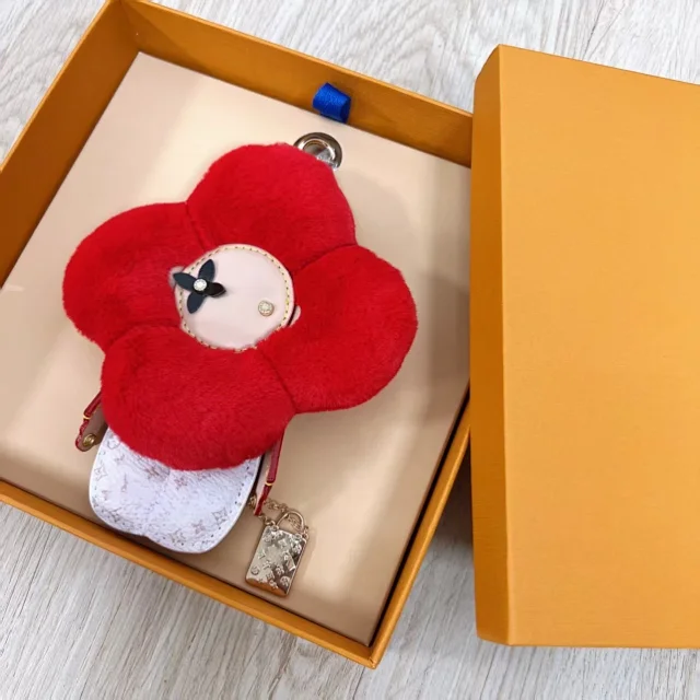 Unbranded Uncategorized Plush flower bag charm keychain with mini handbag pendant product detail image 3
