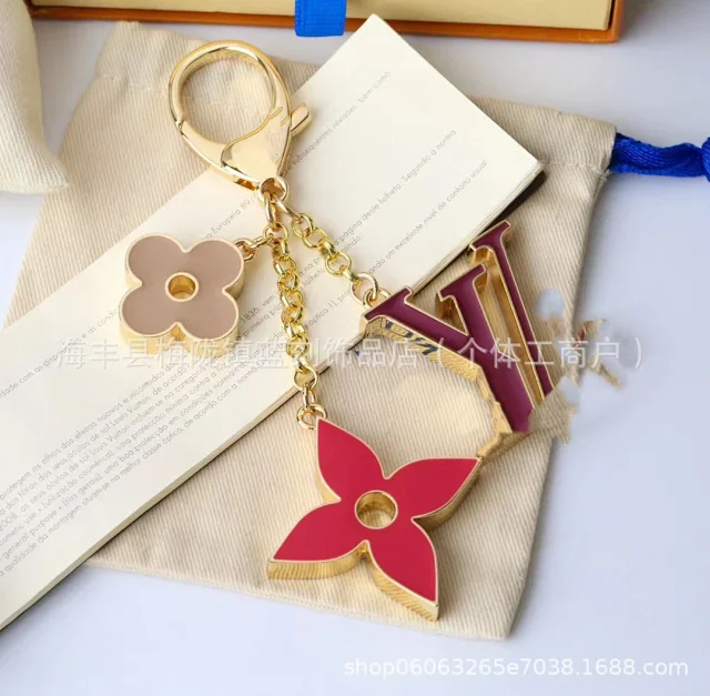 Louis Vuitton Uncategorized Metal Floral Monogram Keychain product detail image 3