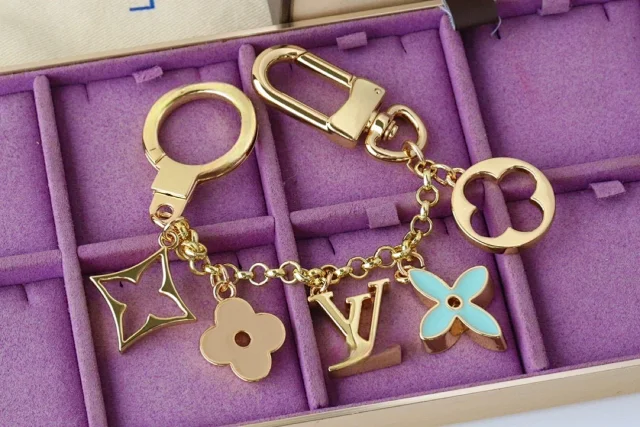 Louis Vuitton Uncategorized Metal Charm Chain Keychain product detail image 2