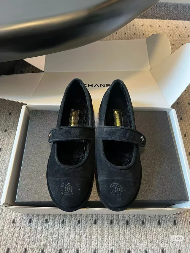 Chanel Casual Shoes Shearling-Lined Mary Jane Flats product detail image 3