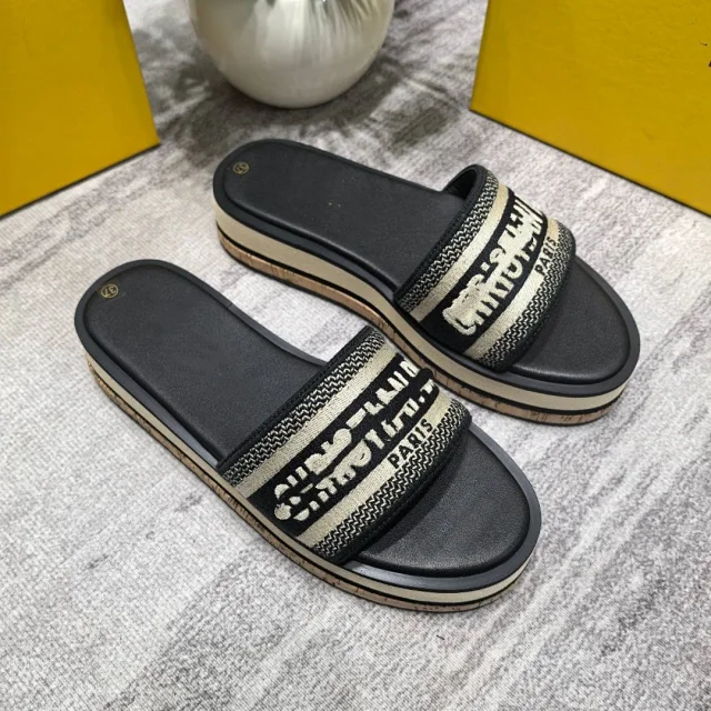 Dior Sandals Embroidered Strap Platform Slide product detail image 2