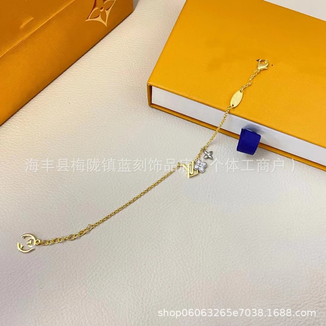 Louis Vuitton LV Flower Star Charm Bracelet Gold - 4