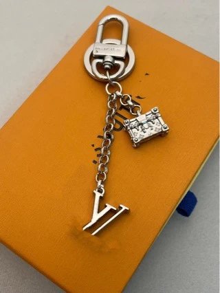 Louis Vuitton Uncategorized Flower and Trunk Charm Keychain image 3