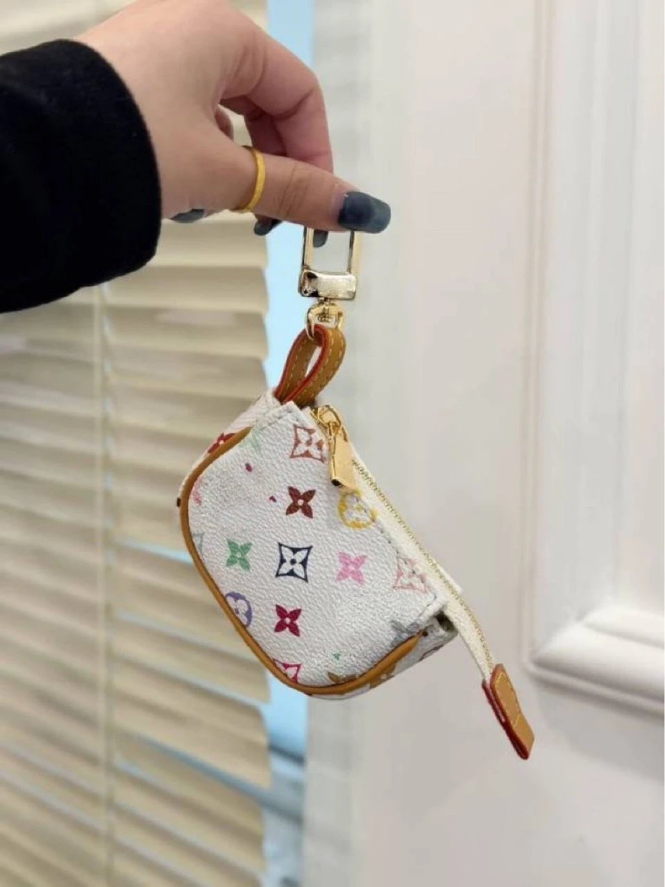 Unbranded Wallets & Card Holders Saddle-Shaped Zip Coin Purse Keychain image 3