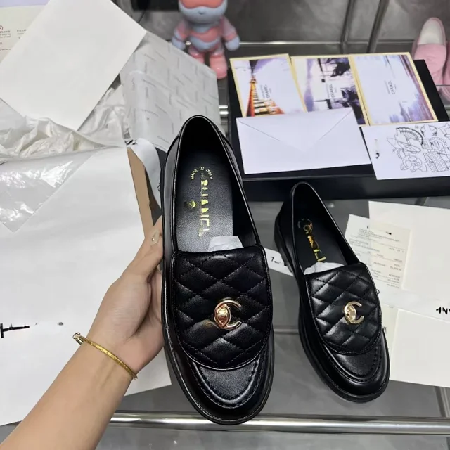 Chanel Leather Shoes Quilted CC Logo Loafers product detail image 7