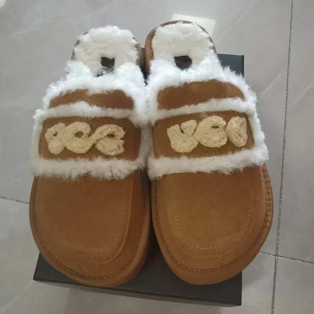 UGG Slippers Platform Shearling Logo Strap product detail image 9