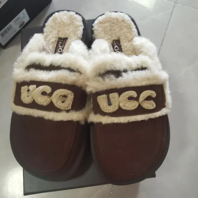 UGG Slippers Platform Shearling Logo Strap product detail image 12