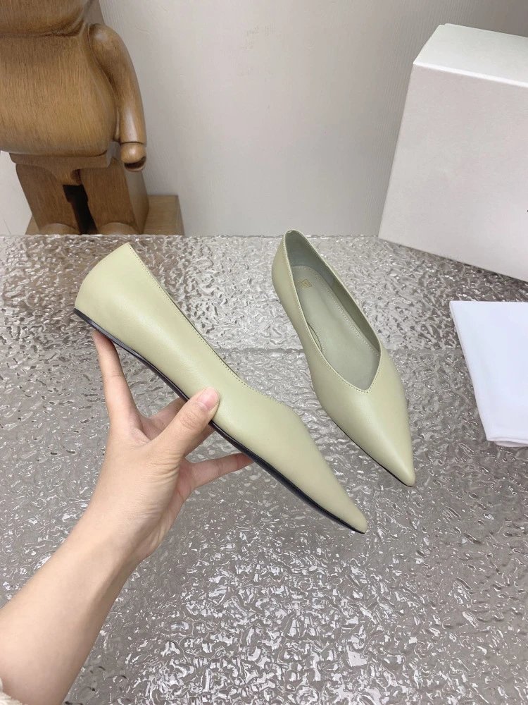 Saint Tears Pointed-Toe Flat Black Leather Shoes - 13
