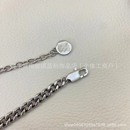 Louis Vuitton Jewelry Monogram Flower Chain product detail image 5