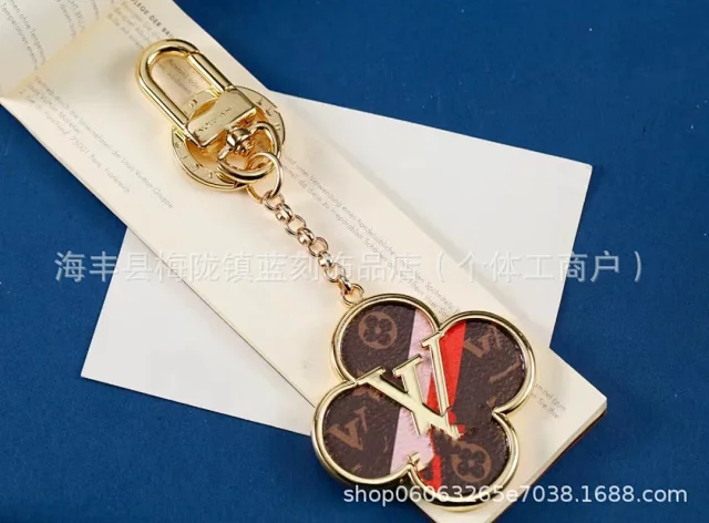Louis Vuitton Uncategorized Metal Floral Monogram Keychain product detail image 5
