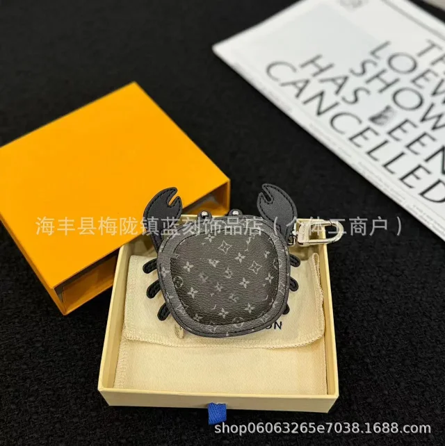 Unbranded Wallets & Card Holders Crab-Shaped Monogram Print Zipper Coin Purse Keychain product detail image 4