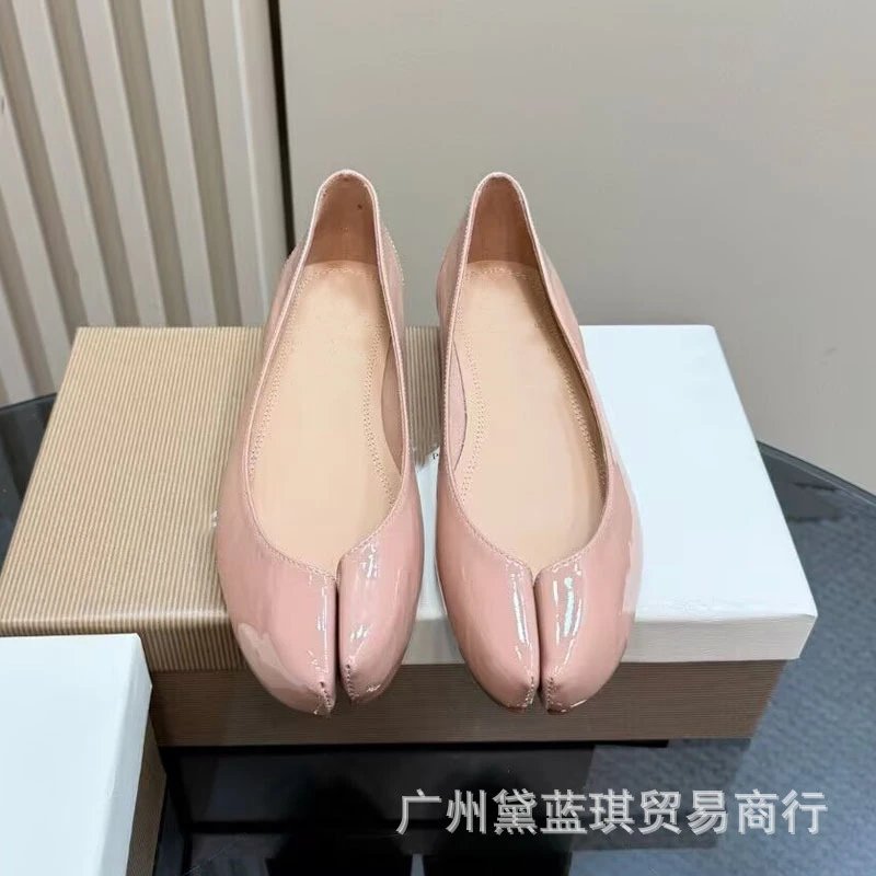 Maison Margiela Tabi Patent Leather Burgundy Flat Shoes - 9
