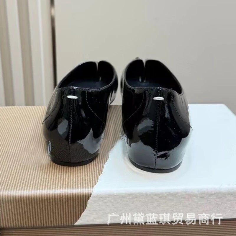 Maison Margiela Tabi Patent Leather Burgundy Flat Shoes - 7