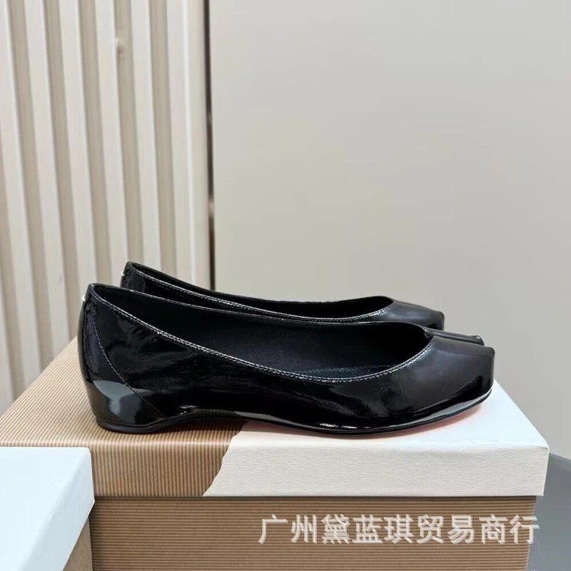 Maison Margiela Tabi Patent Leather Burgundy Flat Shoes - 8