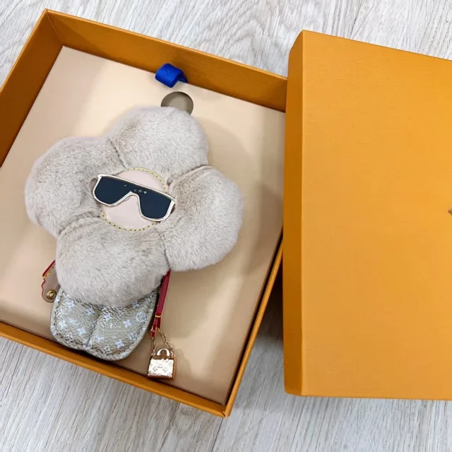 Unbranded Uncategorized Plush flower bag charm keychain with mini handbag pendant product detail image 5