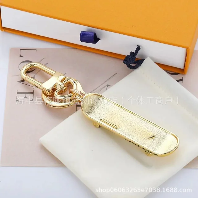 Louis Vuitton Uncategorized LV Monogram Four-Leaf Clover Charm Keychain product detail image 5