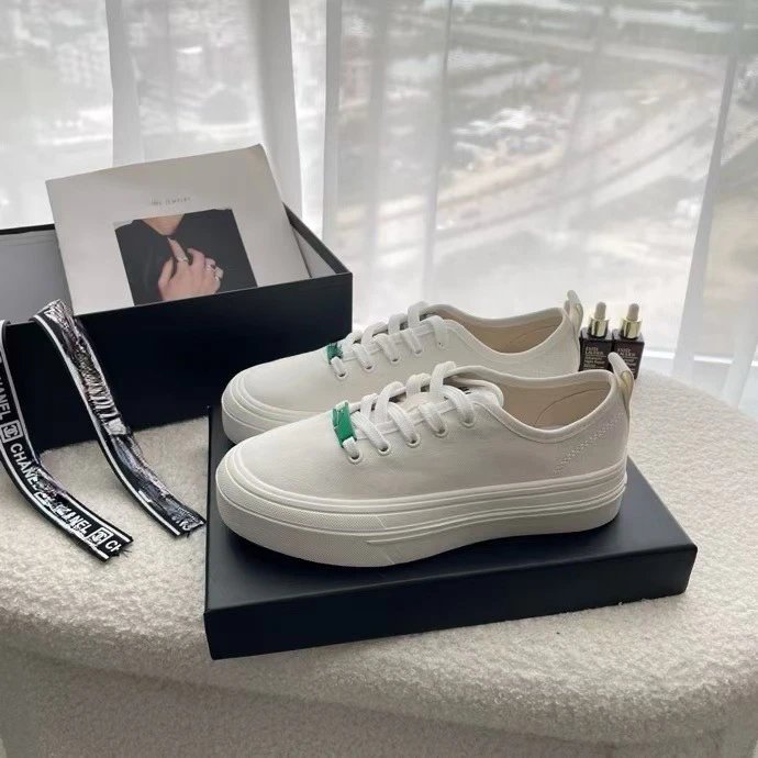 Off-White Diagonal Arrow Low Top Black and White Sneakers - 5