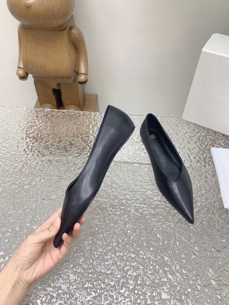 Saint Tears Pointed-Toe Flat Black Leather Shoes - 6