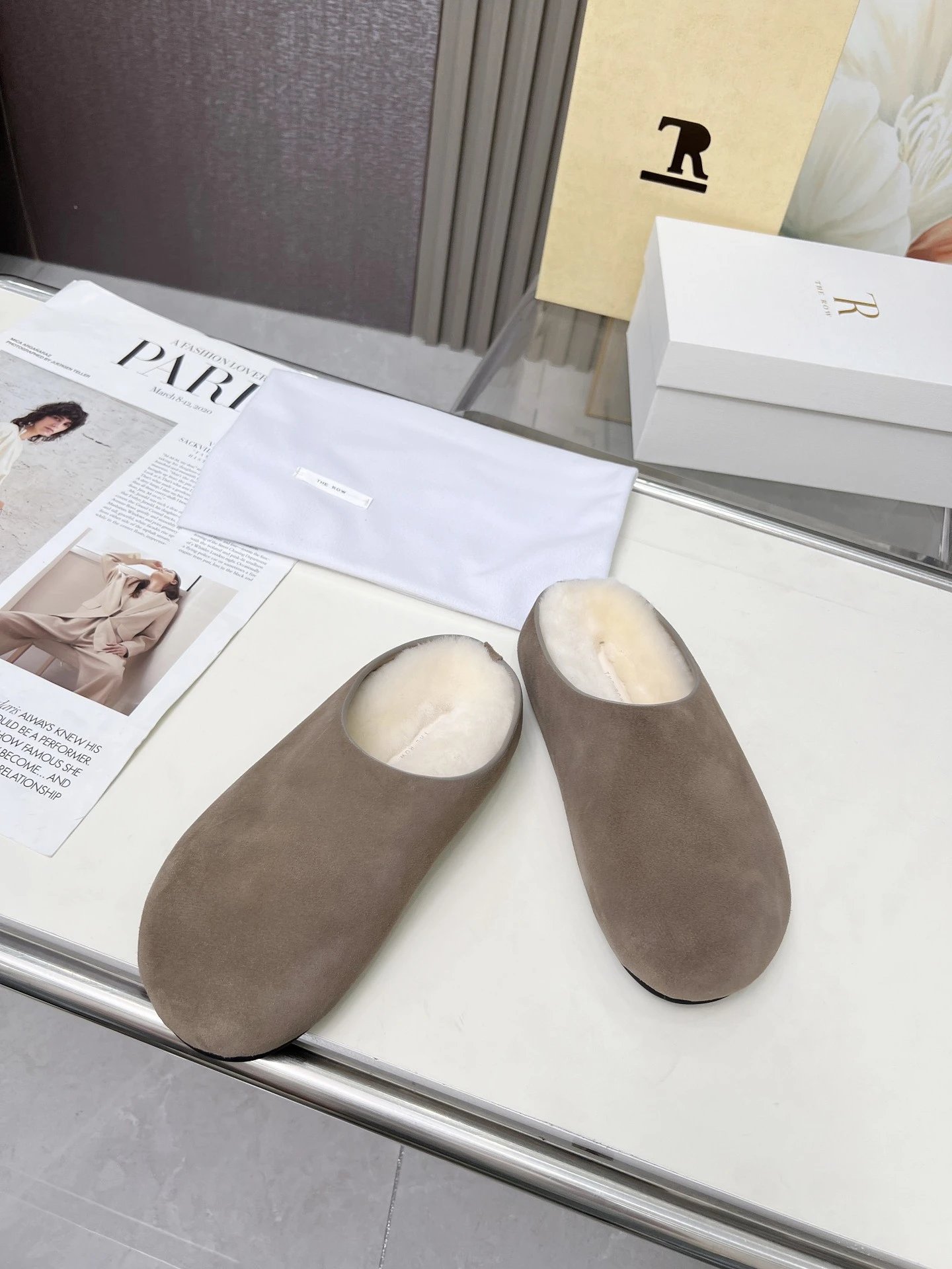 R 1970s Shearling Slippers Beige Slippers - 5