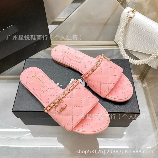 Chanel Sandals Quilted chain-strap slide product detail image 3