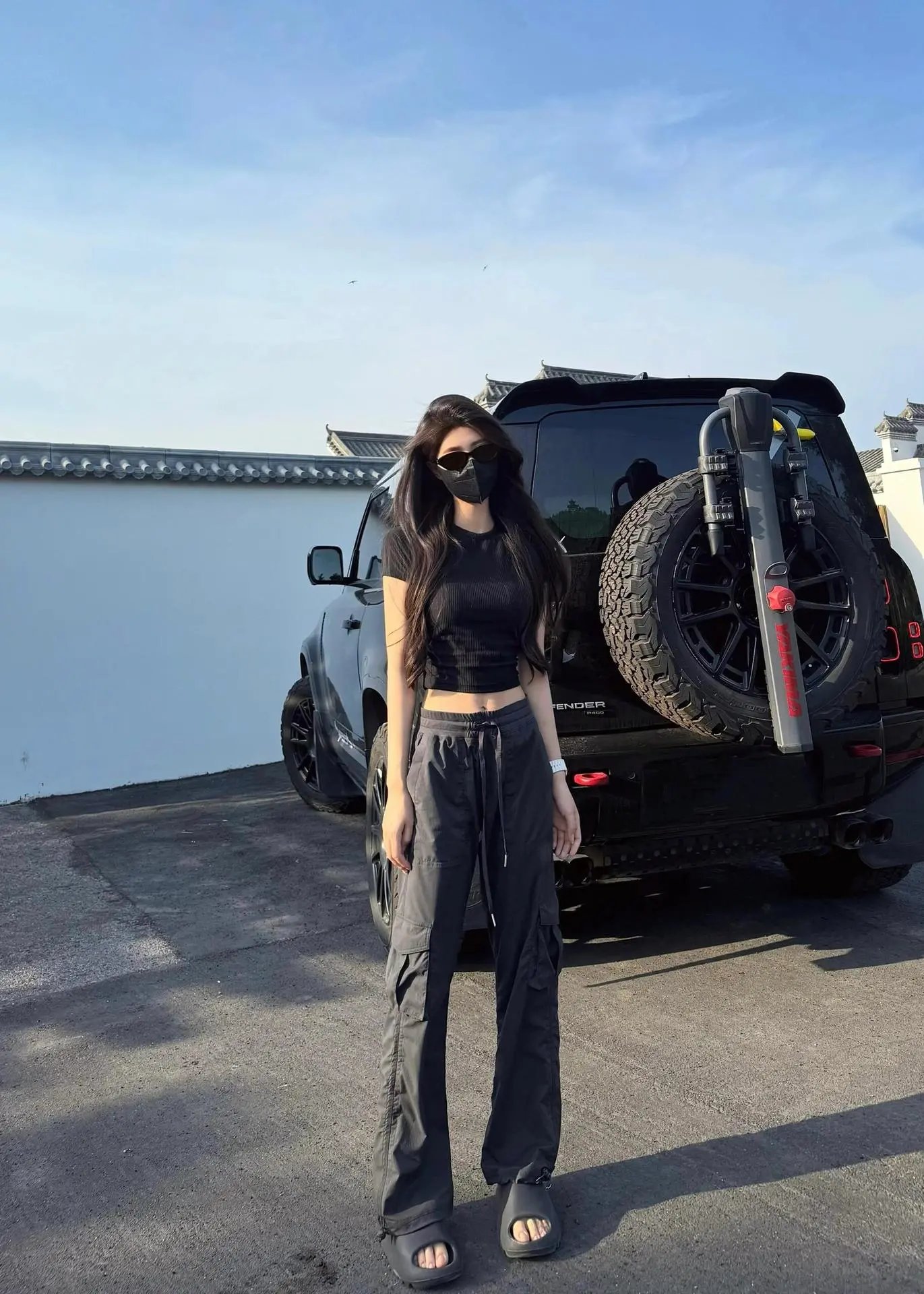 Design Cargo Pants in Off-White with Drawstring Waist and Utility Pockets - 27